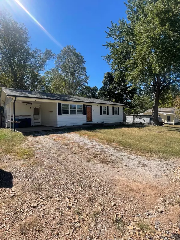 110 W Center ST, Goodman, MO 64843