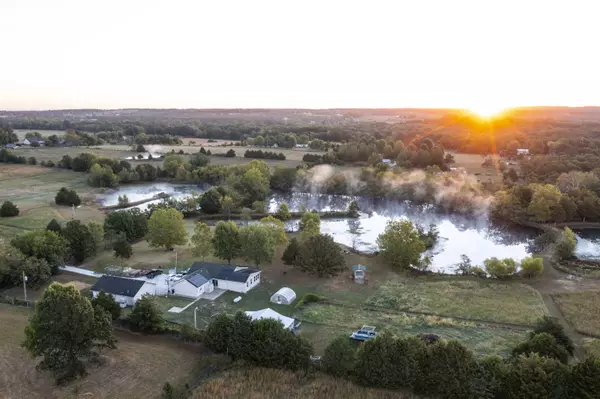 187 Shiloh Acres DR, Marshfield, MO 65706