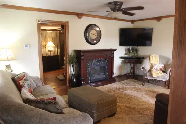 Koshkonong, MO 65692,207 Forest Street