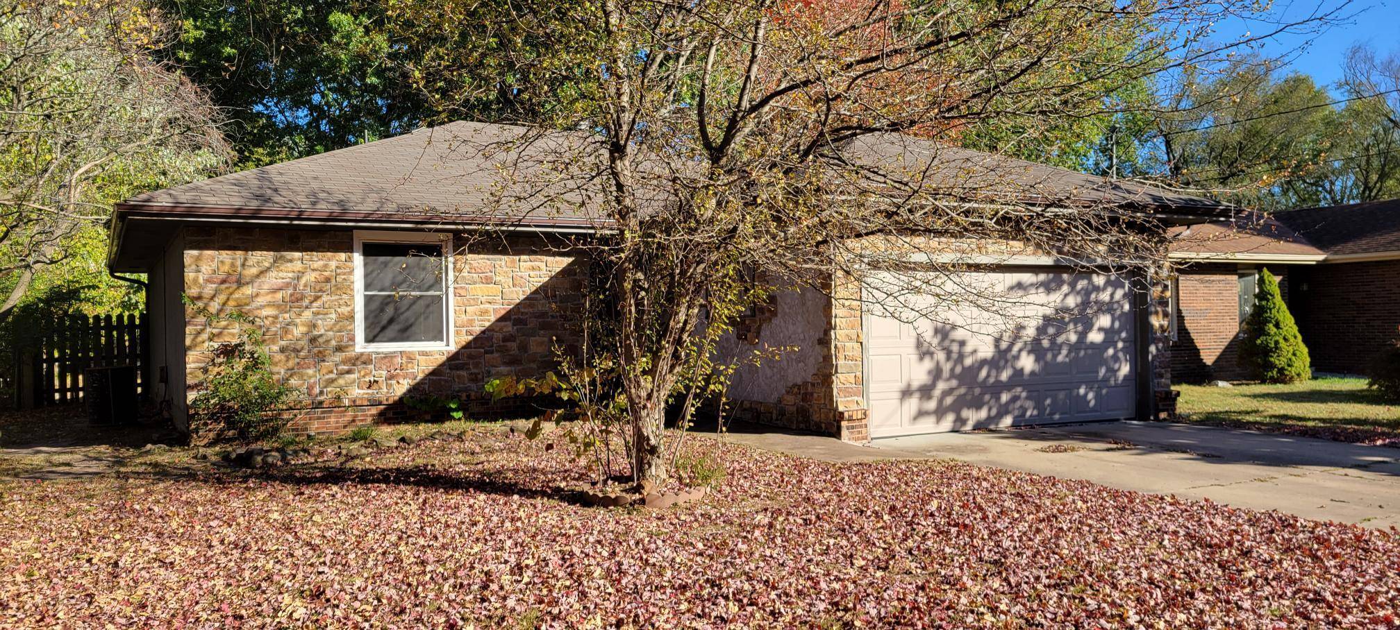 202 S Cedarbrook AVE, Springfield, MO 65802