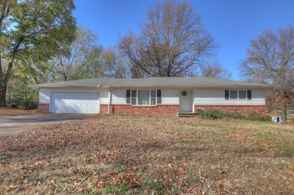 2202 Varney ST, Neosho, MO 64850