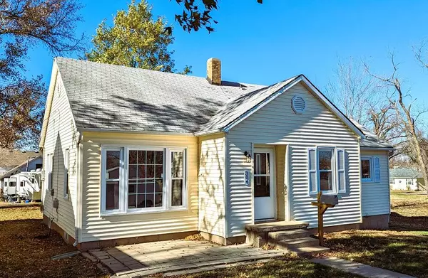 304 S Park ST, El Dorado Springs, MO 64744