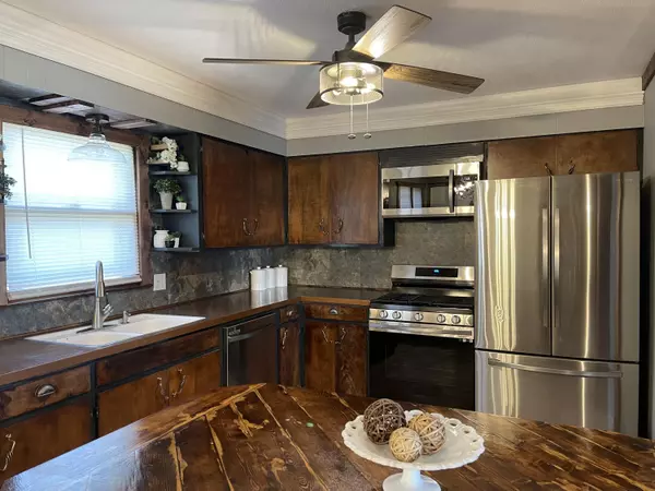 Ava, MO 65608,604 Summit ST