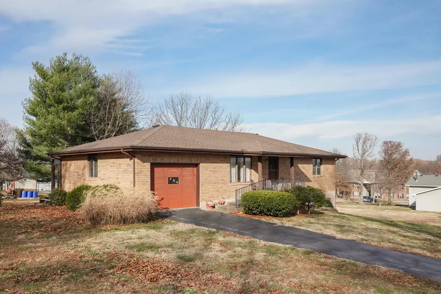 423 Jeanne DR, Mt Vernon, MO 65712