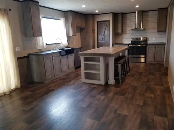 Goodman, MO 64843,1615 Klondike Road