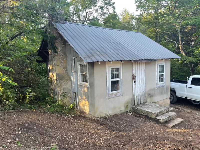 24554 County Road 122, Macomb, MO 65702