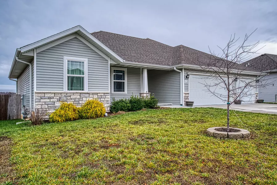 1668 N Feather Crest DR, Nixa, MO 65714