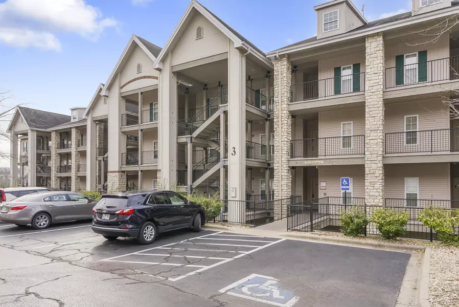 330 S Wildwood Dr. Unit 8 Bld 3, Branson, MO 65616