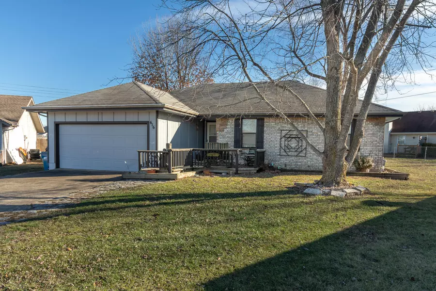 616 Marian CT, Nixa, MO 65714