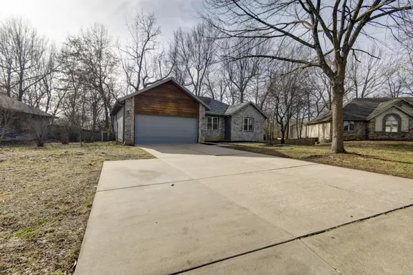 3836 W Blake CT, Springfield, MO 65807