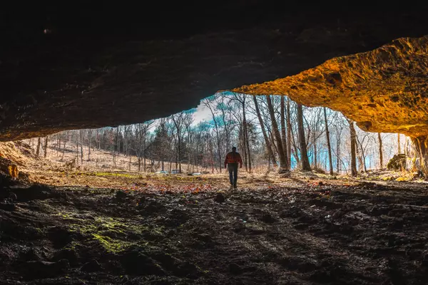 000 Pool Holler Cave Road, Rolla, MO 65401