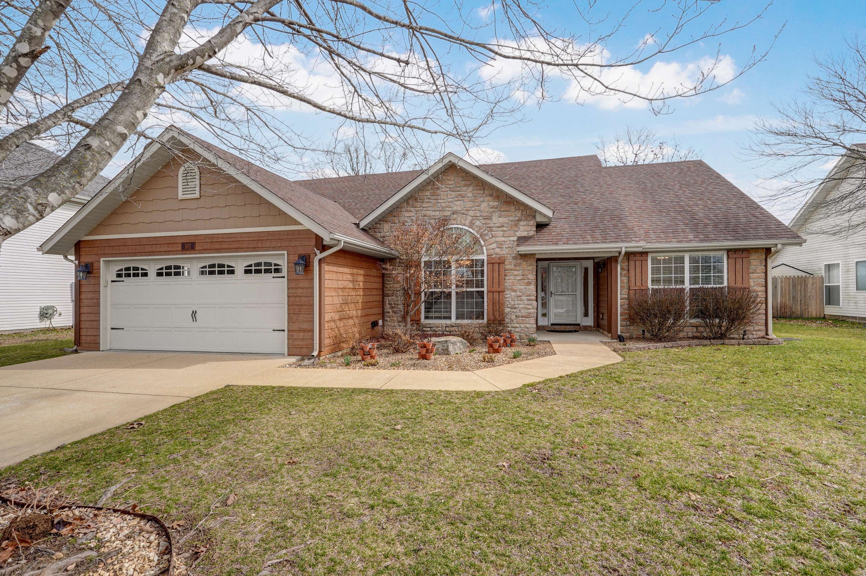 102 Sapling DR, Branson, MO 65616