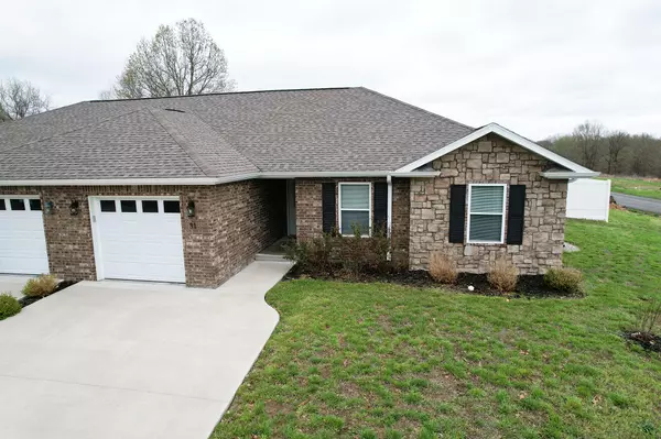 31 Fellowship LN, Blue Eye, MO 65611