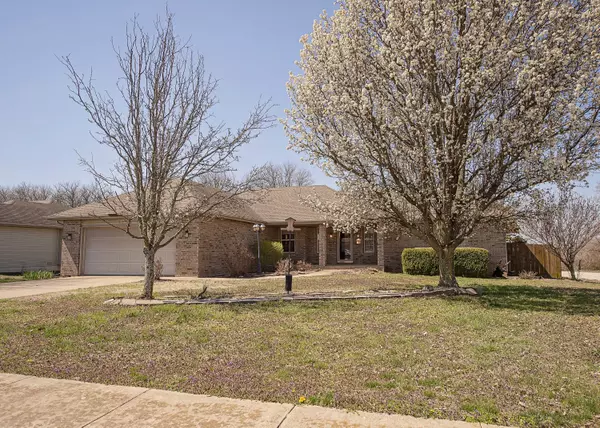 409 N Deer Run, Willard, MO 65781