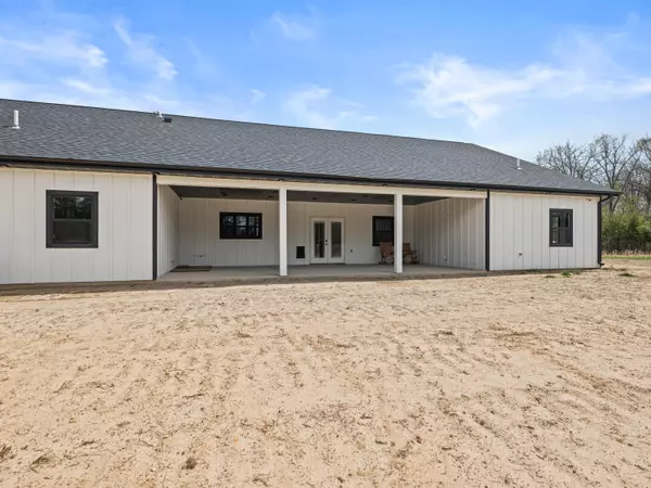 West Plains, MO 65775,10341 Private Road 8829