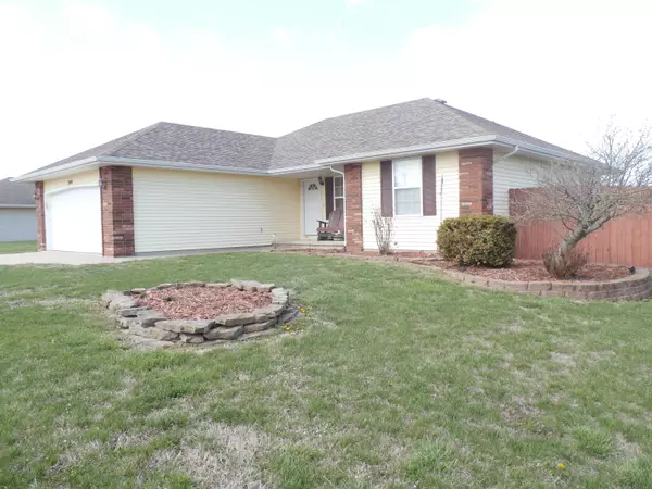 Clever, MO 65631,209 E Chrysler AVE