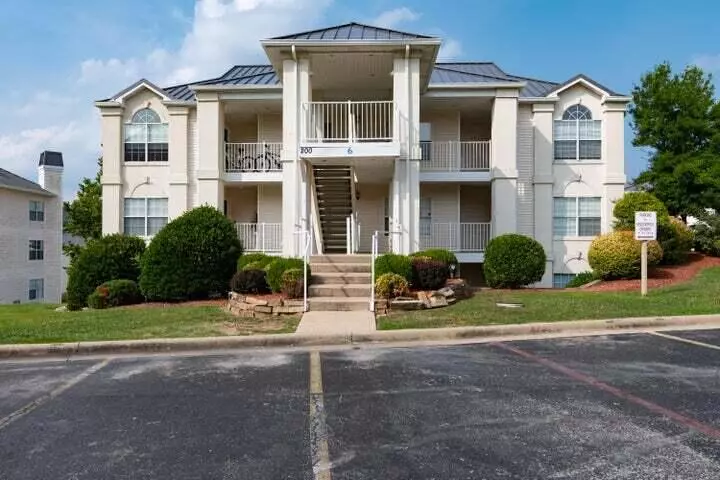 200 Meadow Ridge LN #6-1, Branson, MO 65616