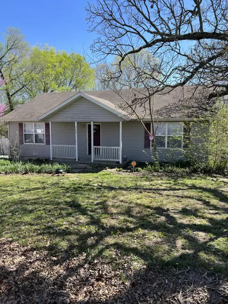 724 E Madison ST, Buffalo, MO 65622