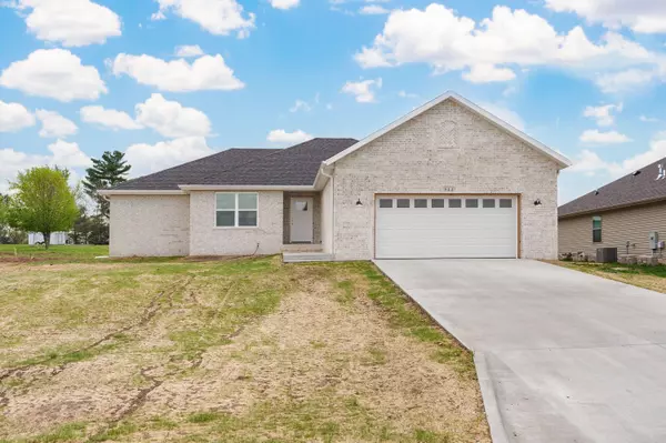 522 E Logan ST, Willard, MO 65781