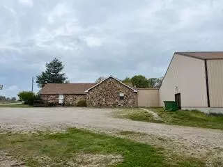 4099 Cravens RD, Macomb, MO 65702