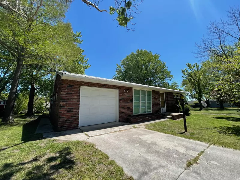 305 Bobby Smith, Diamond, MO 64840