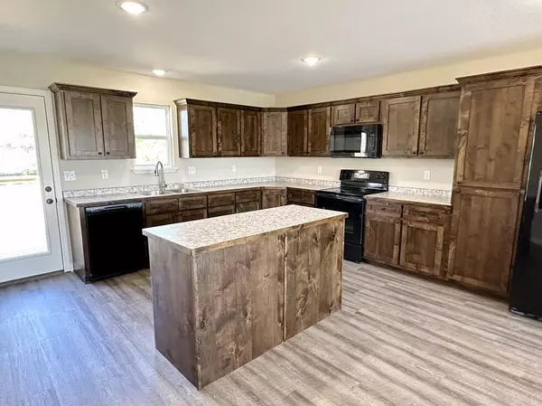 El Dorado Springs, MO 64744,105 E Carman RD