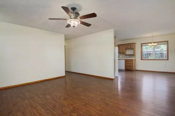 Mt Vernon, MO 65712,209 Country LN