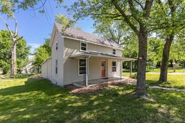 103 W South ST, Bolivar, MO 65613