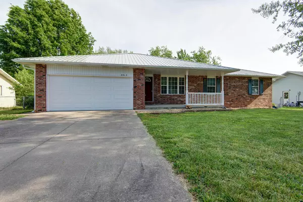 2215 W Austin ST, Bolivar, MO 65613