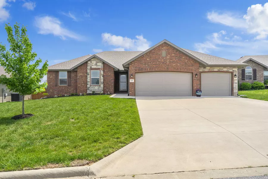 830 E Purple Martin ST, Nixa, MO 65714