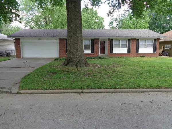 1303 E Greenwood ST, Springfield, MO 65804