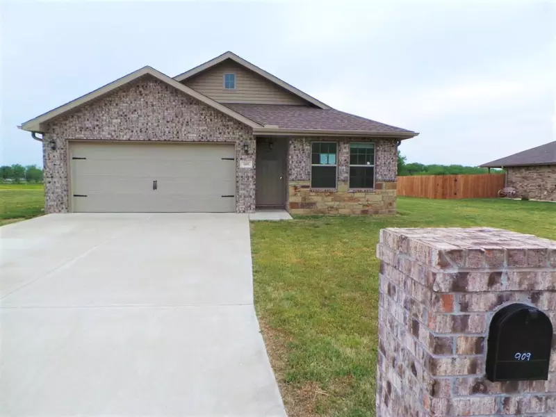 909 Nicholas LN, Carl Junction, MO 64834