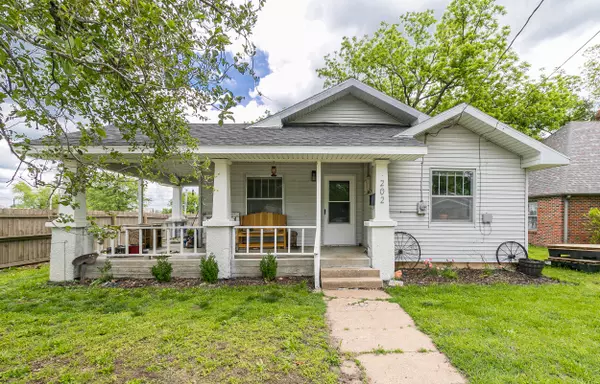 202 S Lillian PL,  Bolivar,  MO 65613