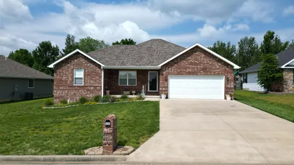 555 S Gary AVE, Bolivar, MO 65613