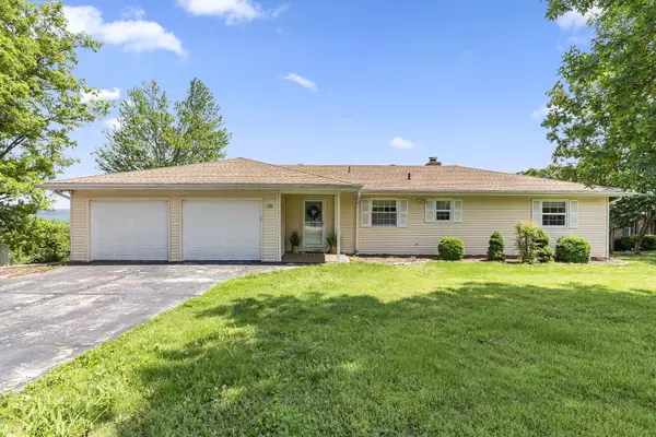 38 Skyline DR, Kimberling City, MO 65686