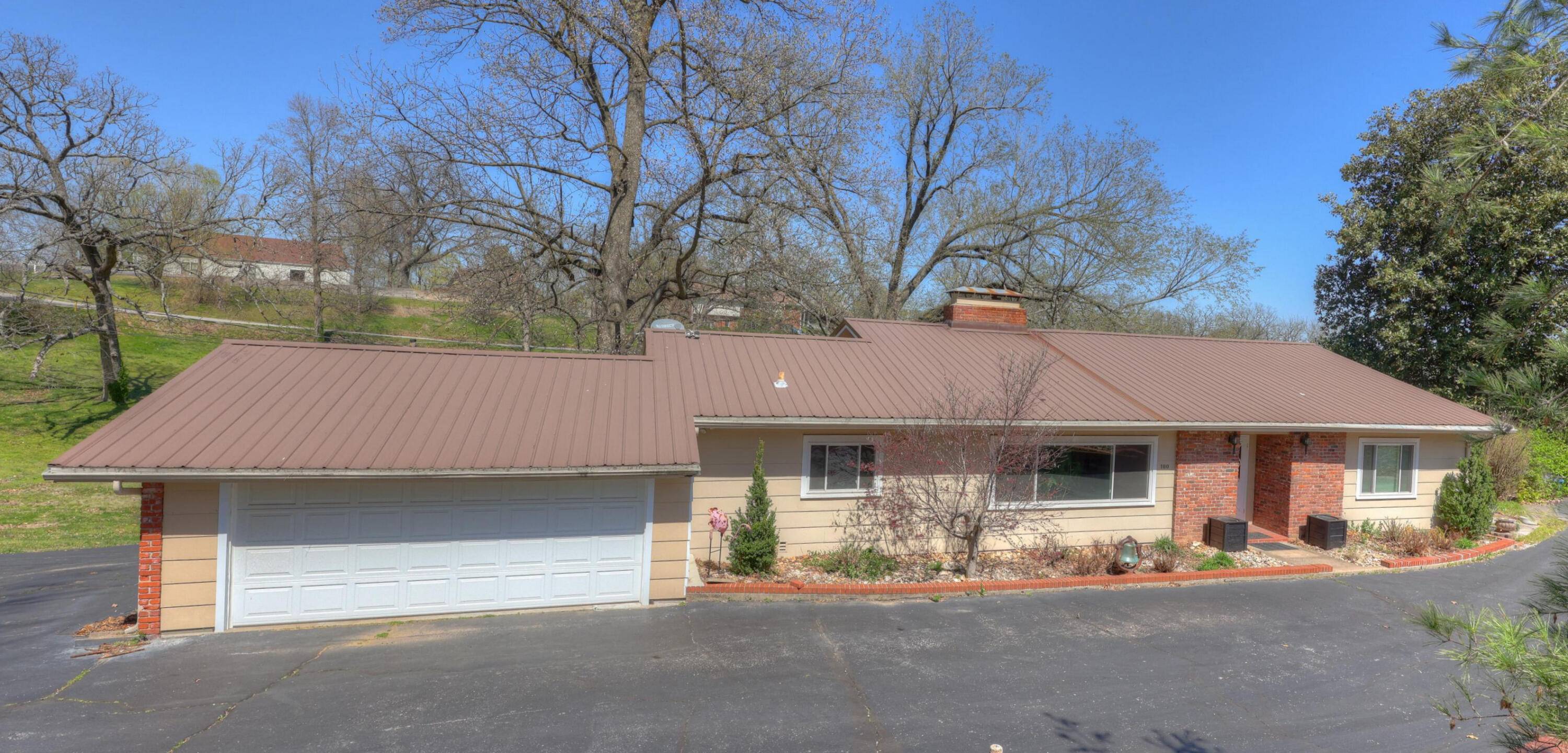 100 Rockhill RD,  Neosho,  MO 64850