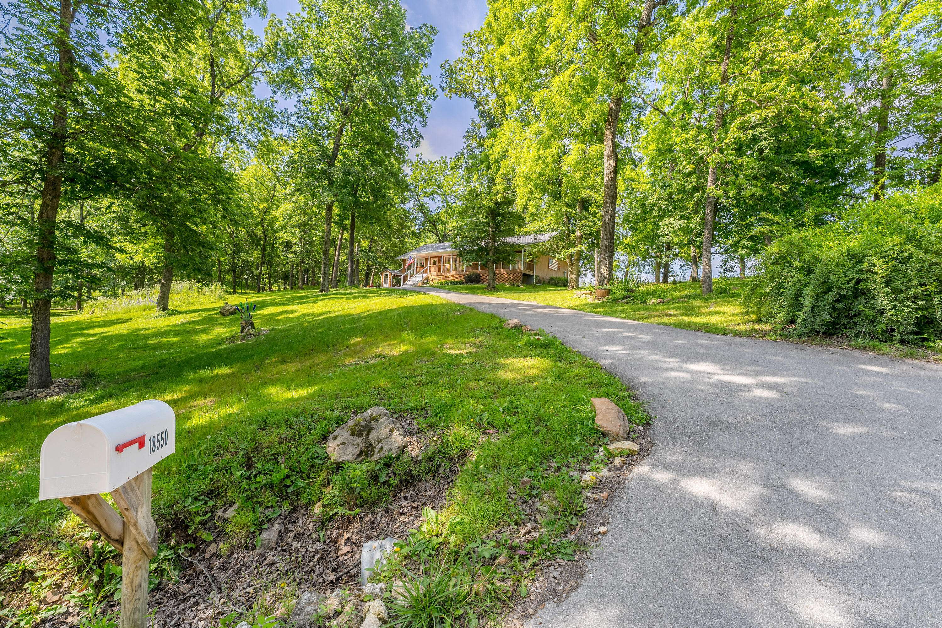 18550 Royal DR, Lebanon, MO 65536