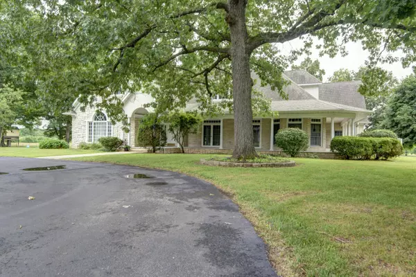 Mt Vernon, MO 65712,1327 E Deer LN