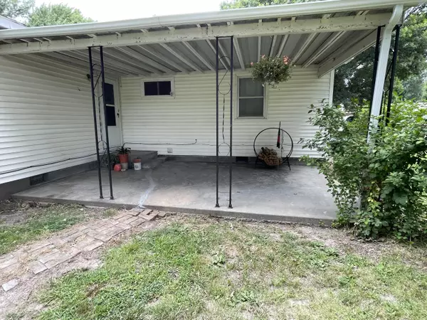 Lockwood, MO 65682,415 W 5th ST