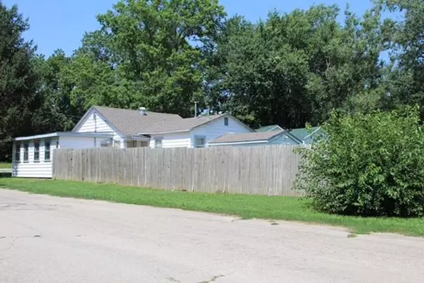 Aurora, MO 65605,330 W Tyndal ST