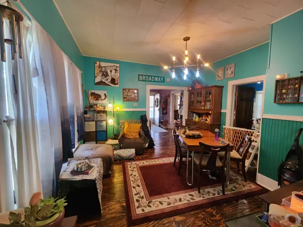 Crane, MO 65633,302 W Main ST