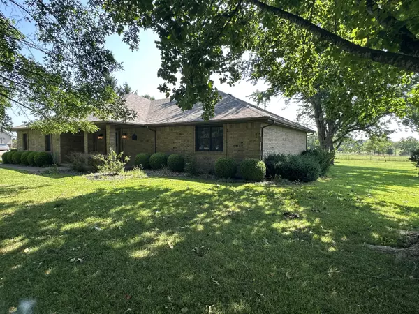 1212 Laurie ST, Mountain Grove, MO 65711
