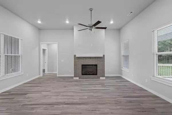 Neosho, MO 64850,417 Barton PL