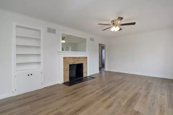 Mt Vernon, MO 65712,900 Sunshine DR