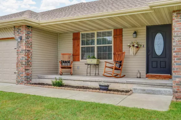 Clever, MO 65631,206 Dixie AVE