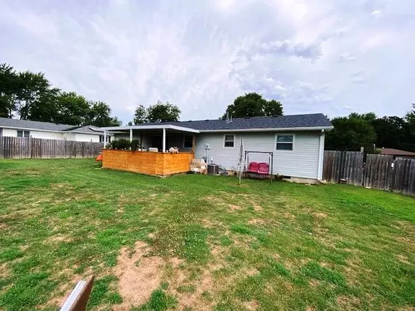 Aurora, MO 65605,524 W Plumb ST