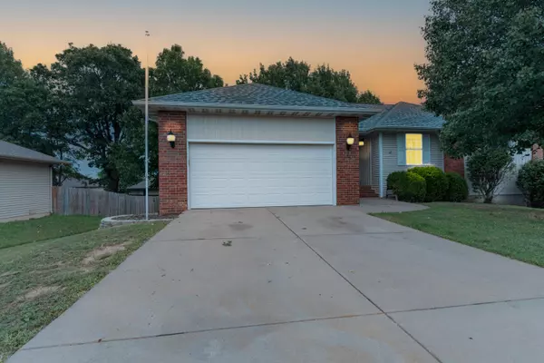 405 Bradford Pear, Clever, MO 65631