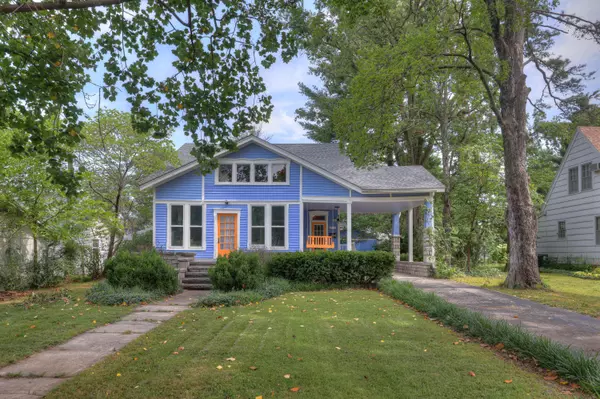 311 Belle Air PL, Carthage, MO 64836