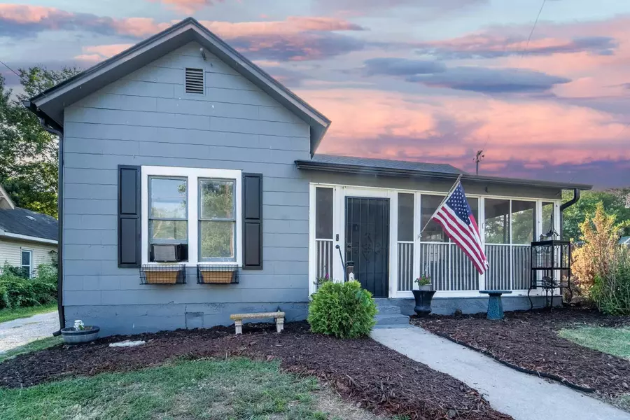 303 N Calhoun AVE, Ash Grove, MO 65604