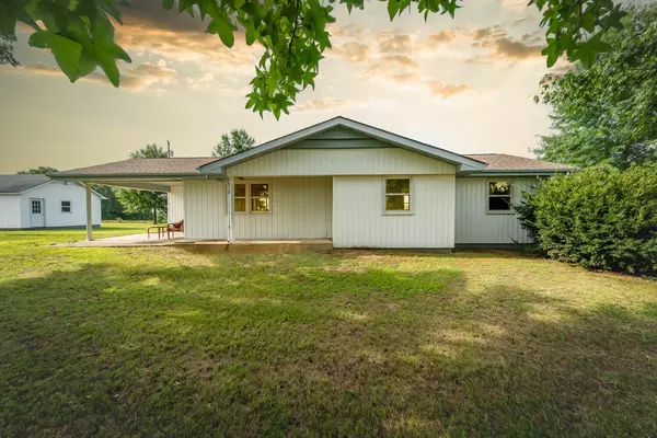 11831 State Route 17, West Plains, MO 65775